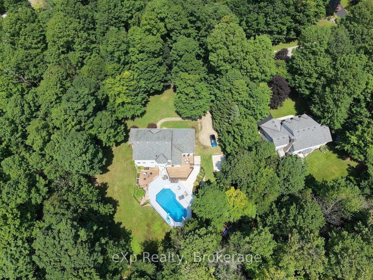 20 Highland Crescent photo 44