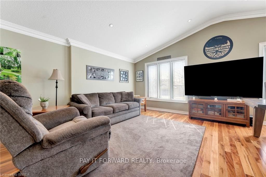 4 Mccormick Way photo 4