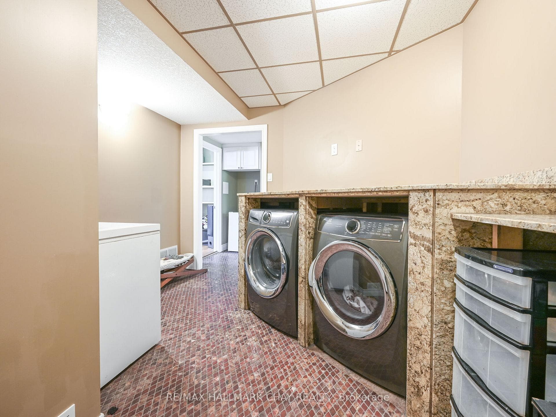 68 Moore Avenue photo 26