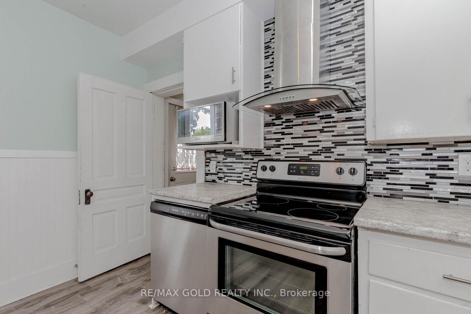 134 Owen sound Street photo 11