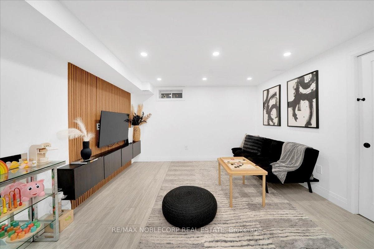 18 Ghent Drive photo 30