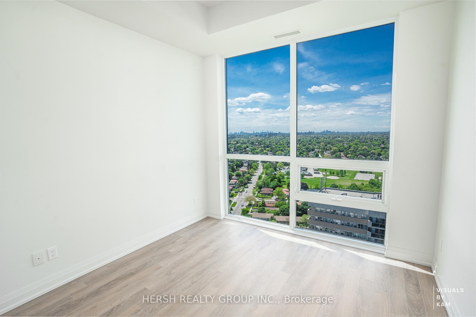 20 Meadowglen Place Unit 2707 photo 6