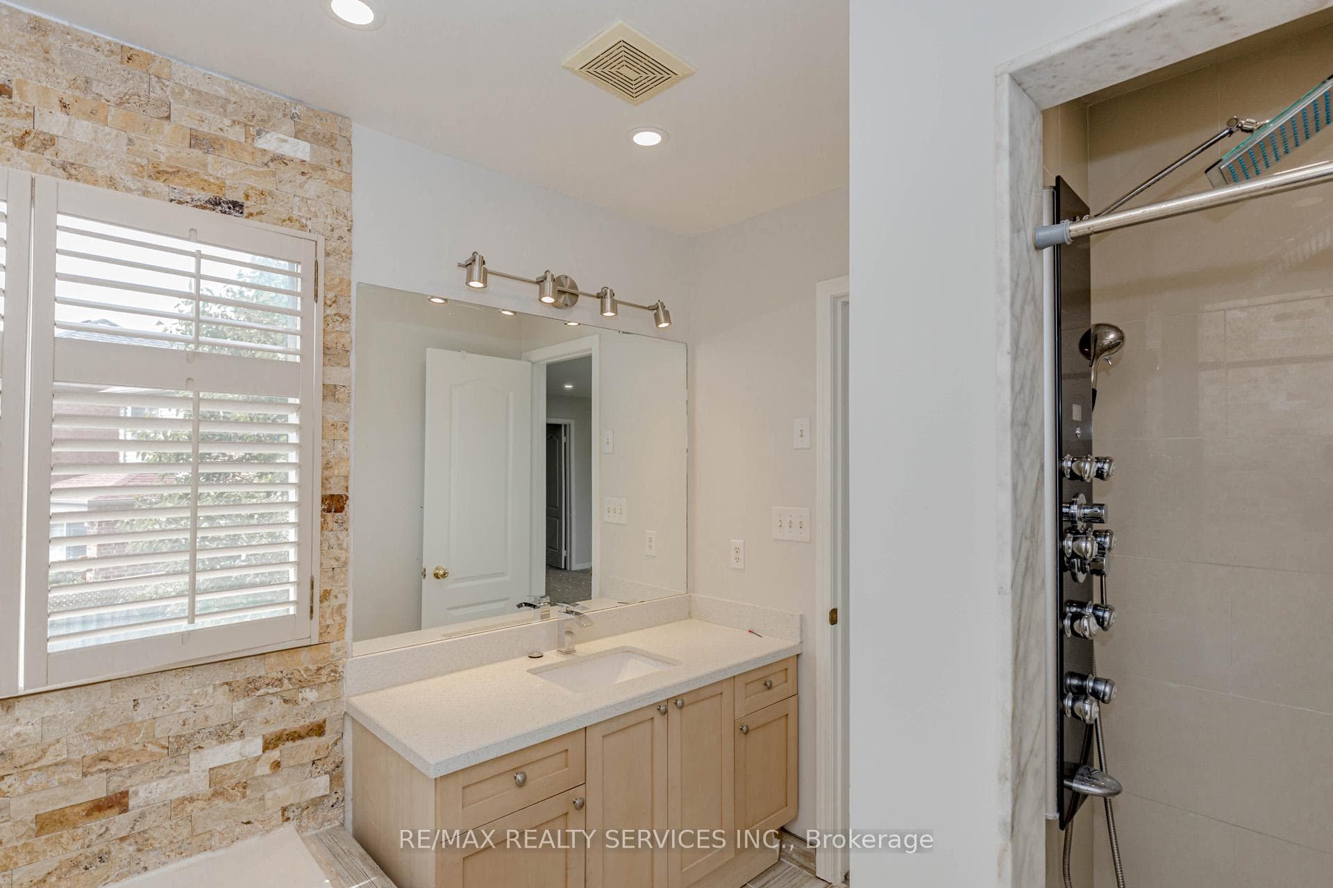 106 Narrow Valley Crescent Unit Upper photo 24
