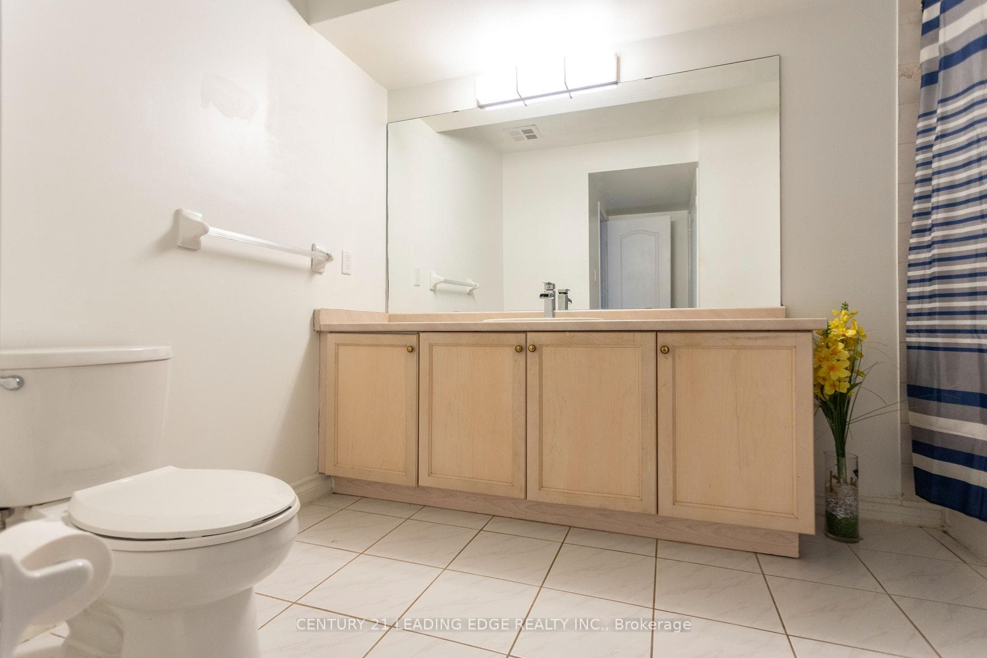 1995 Royal Road Unit 202 photo 18