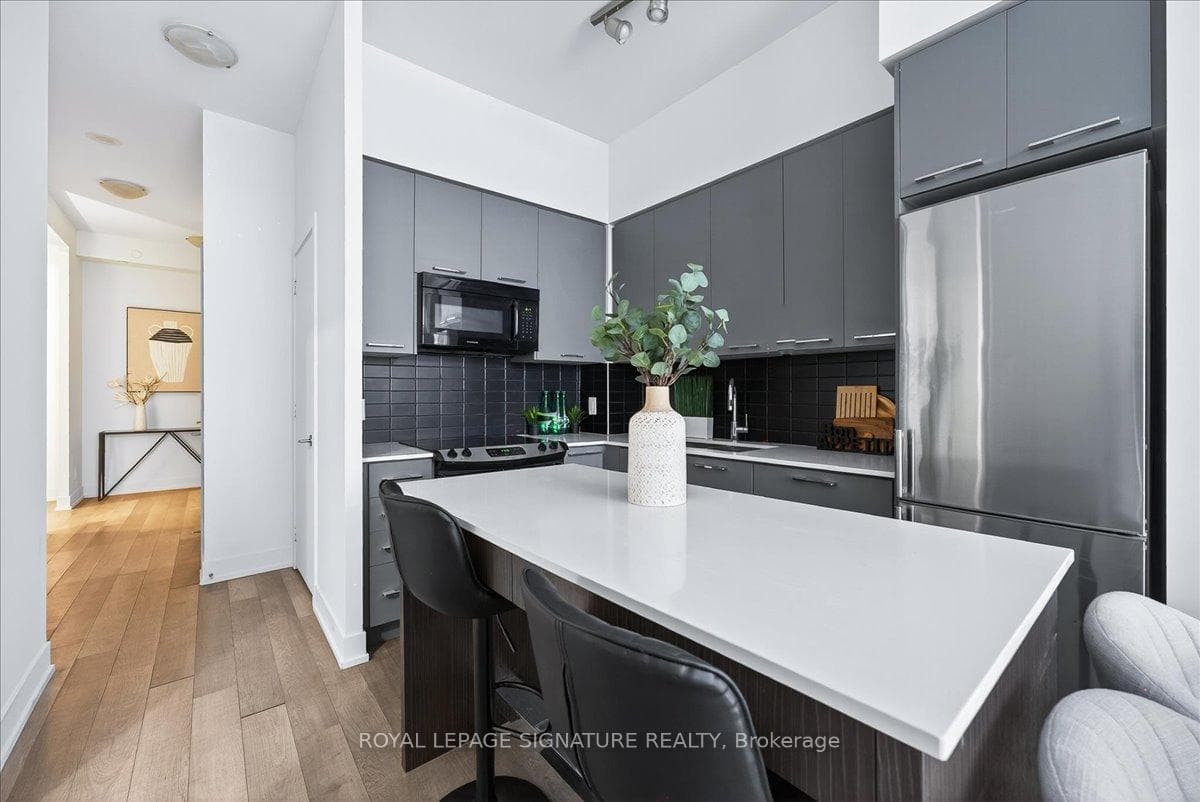 9471 Yonge Street Unit LPH06 photo 18