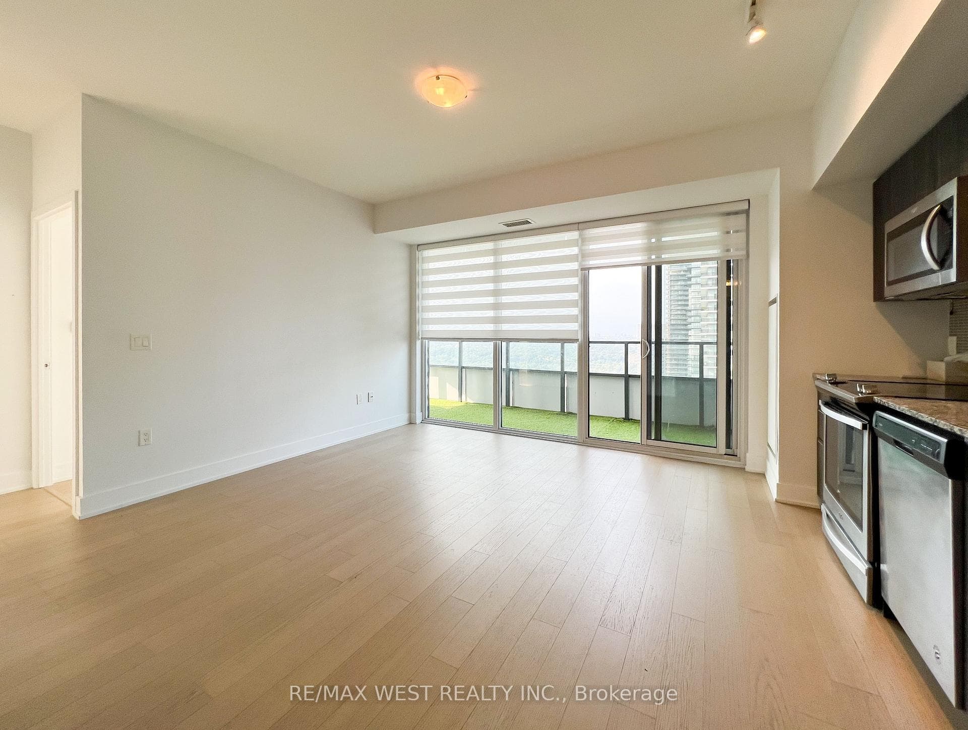30 Shore Breeze Drive Unit 4012 photo 3