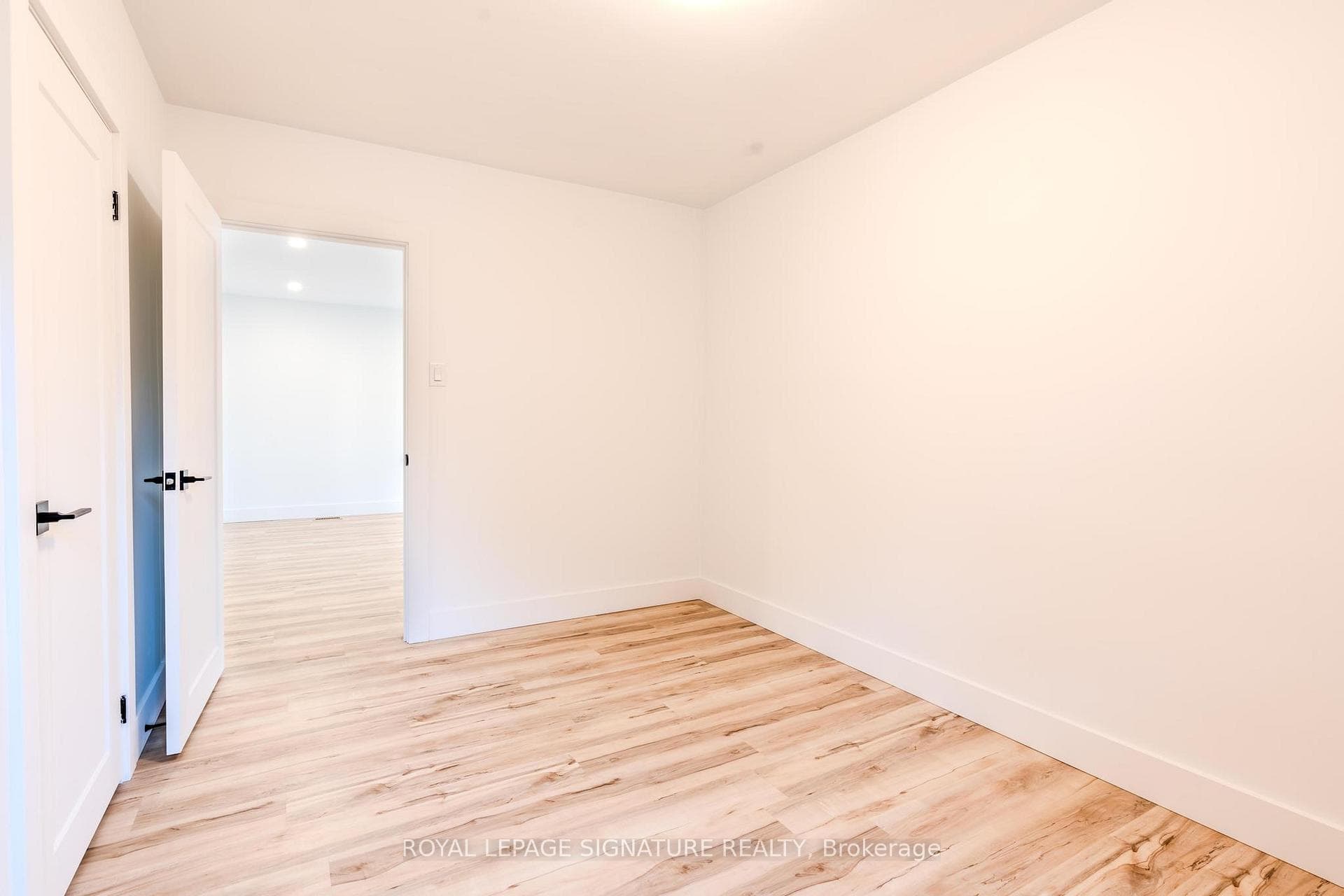 41 Windsor Drive Unit Main photo 18