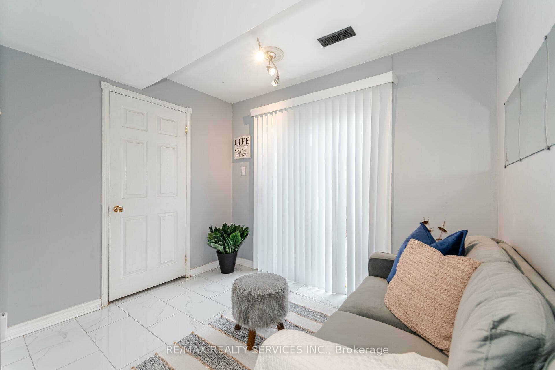45 Ellis Drive Unit 45 photo 7