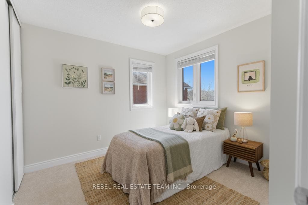 11 Booth Crescent photo 23