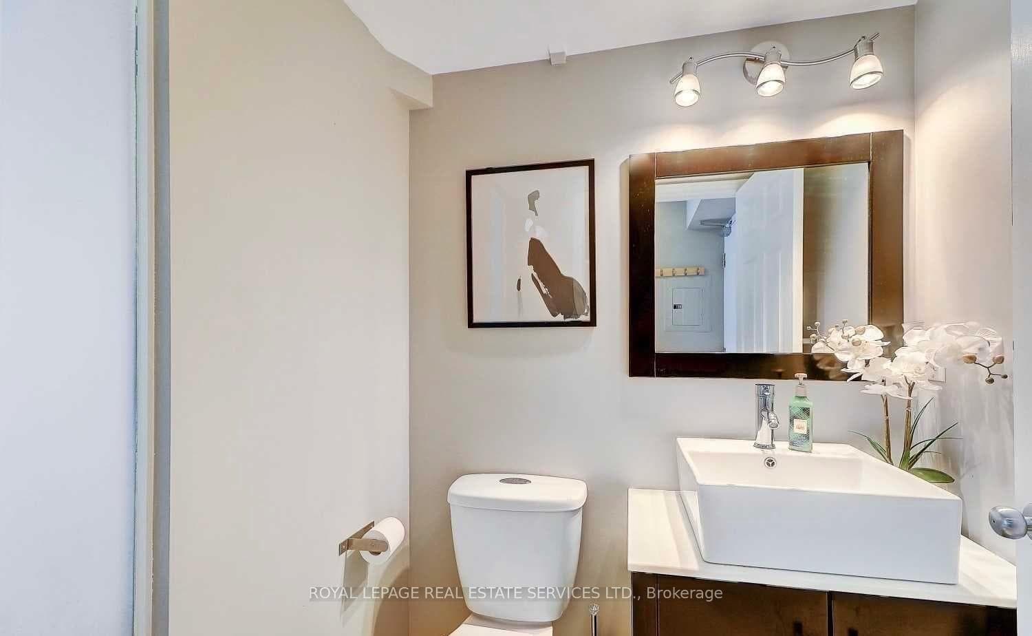 1029 King Street Unit 806 photo 8