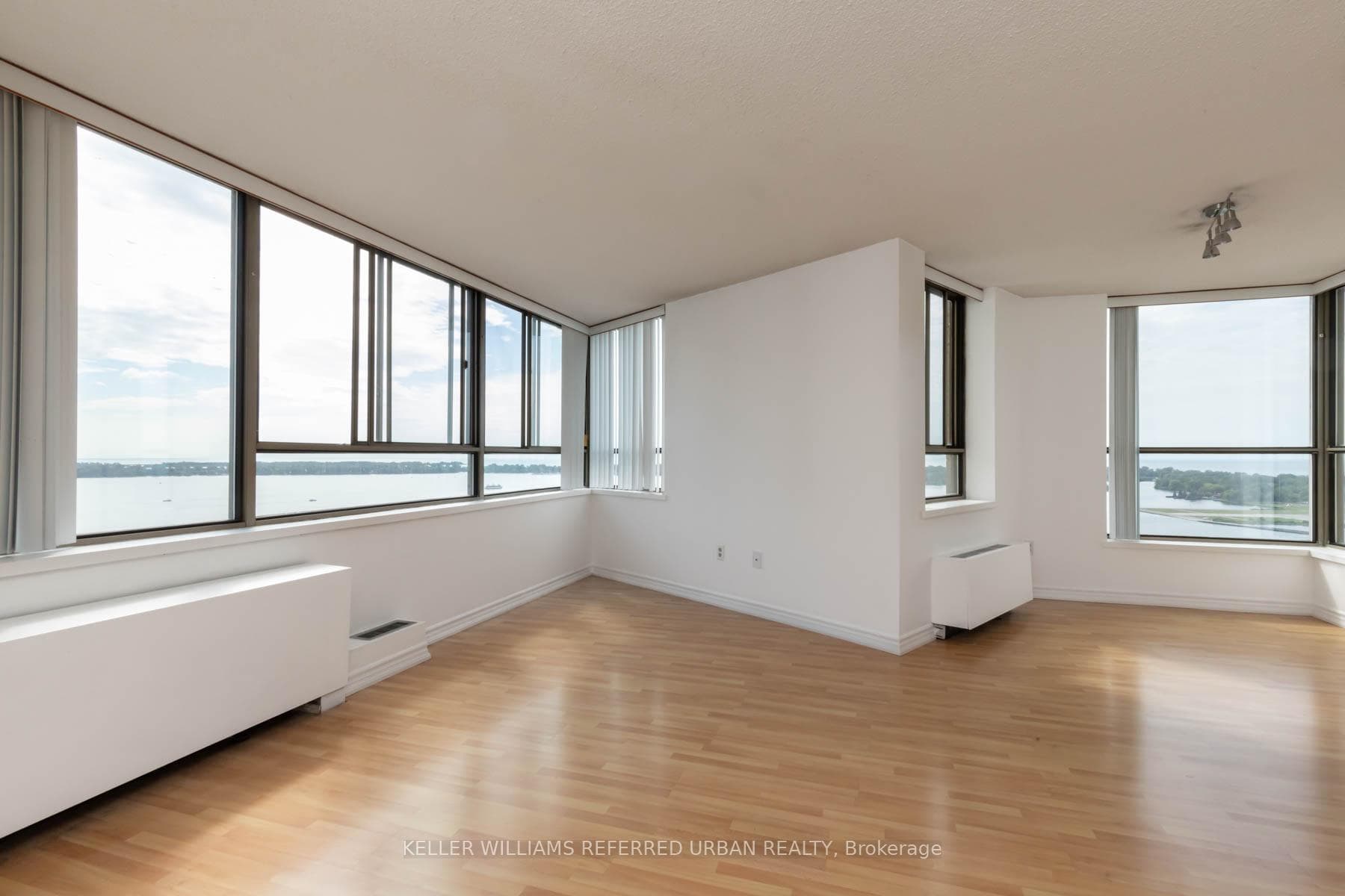 270 Queens Quay Unit 2401 photo 11
