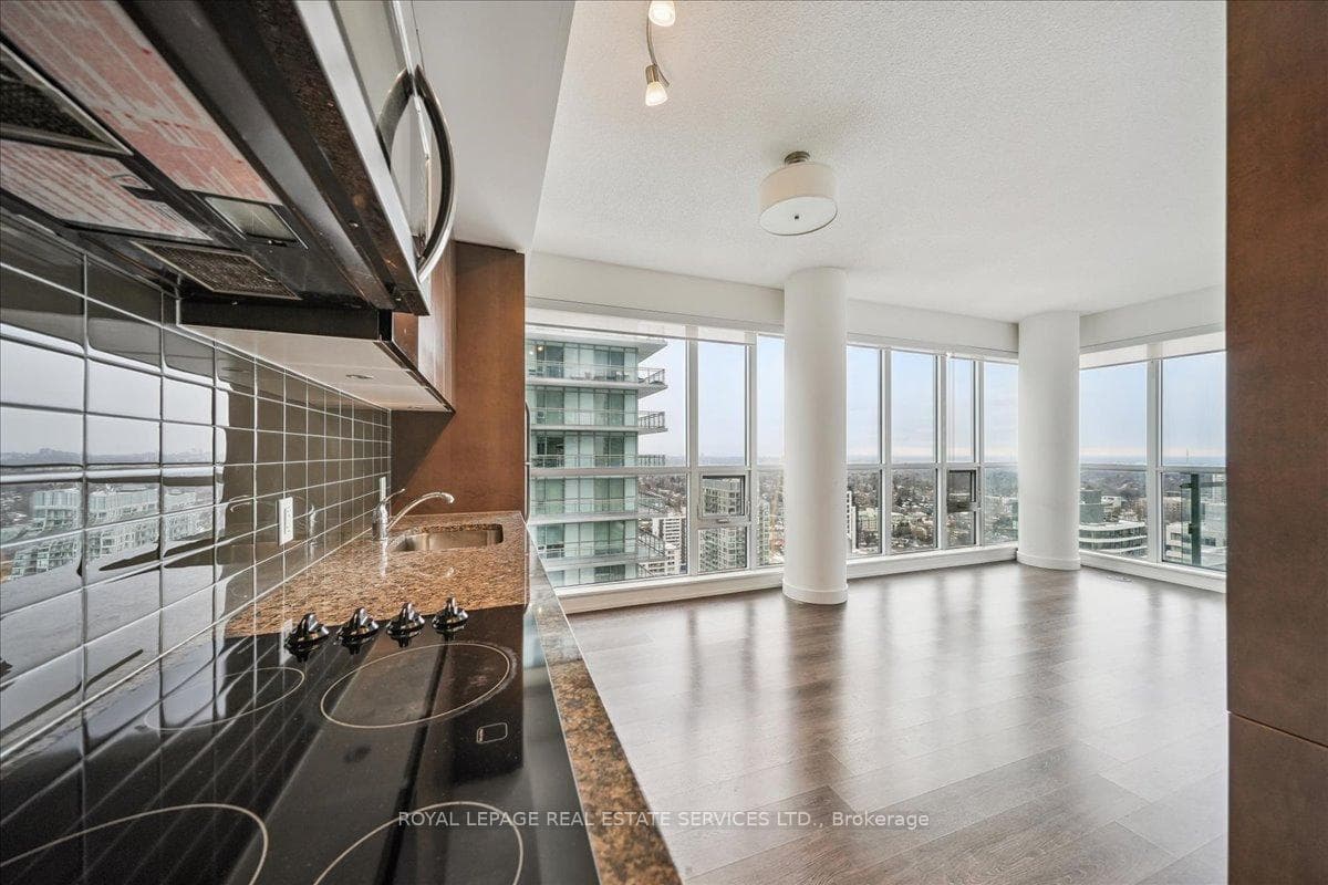 89 Dunfield Avenue Unit 2807 photo 15