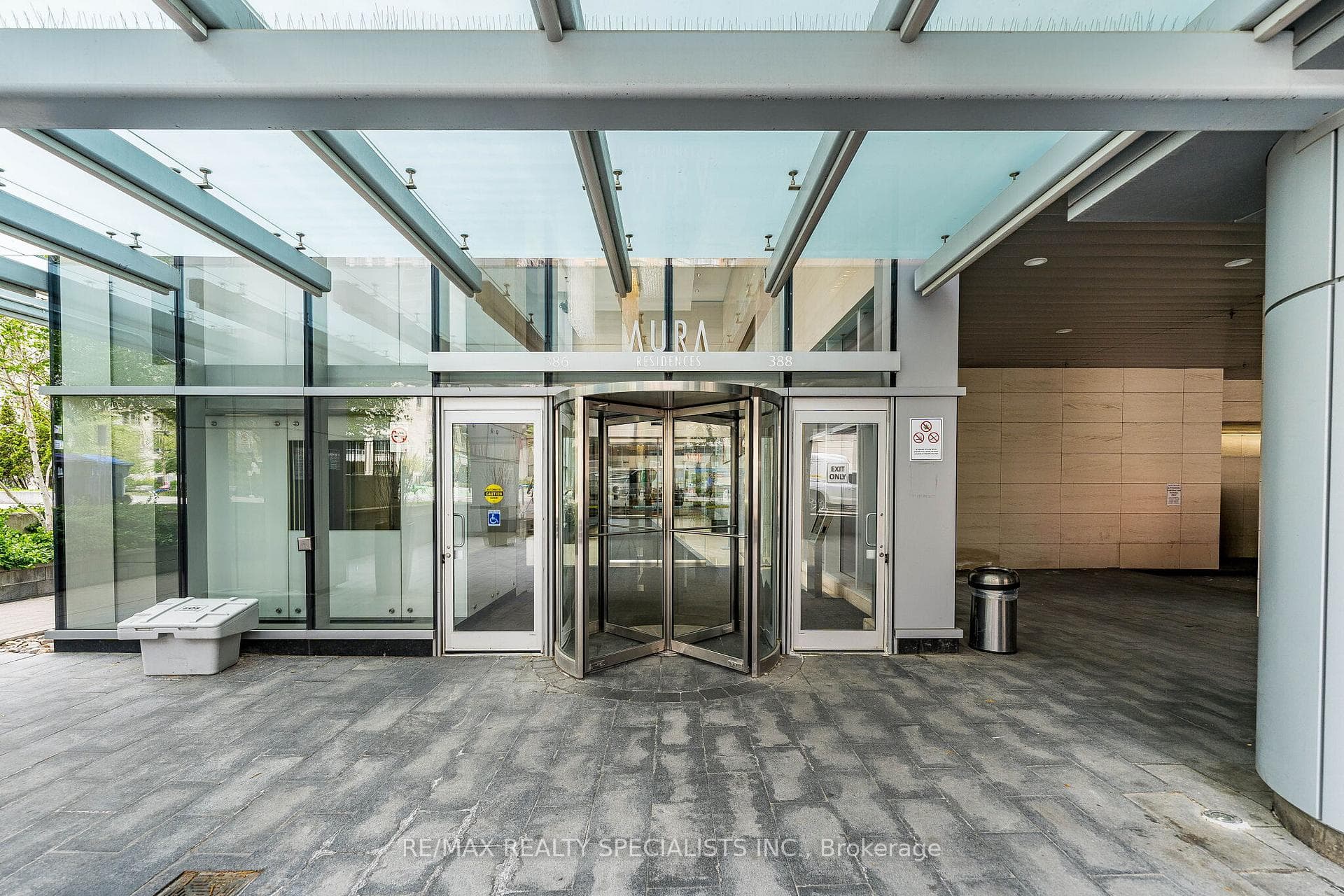 388 Yonge Street Unit 7105 photo 5