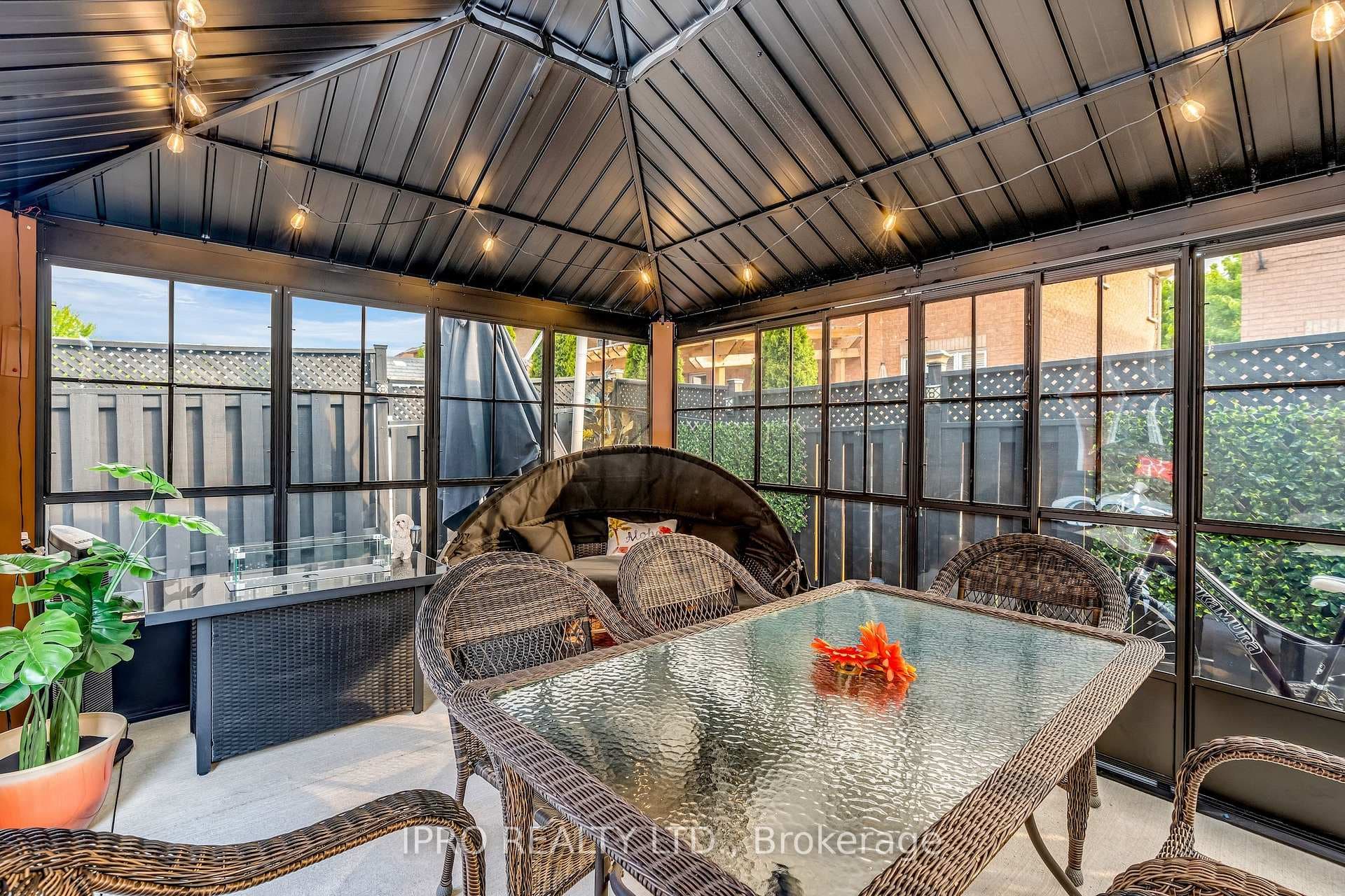 10 Twin Pines Crescent photo 29