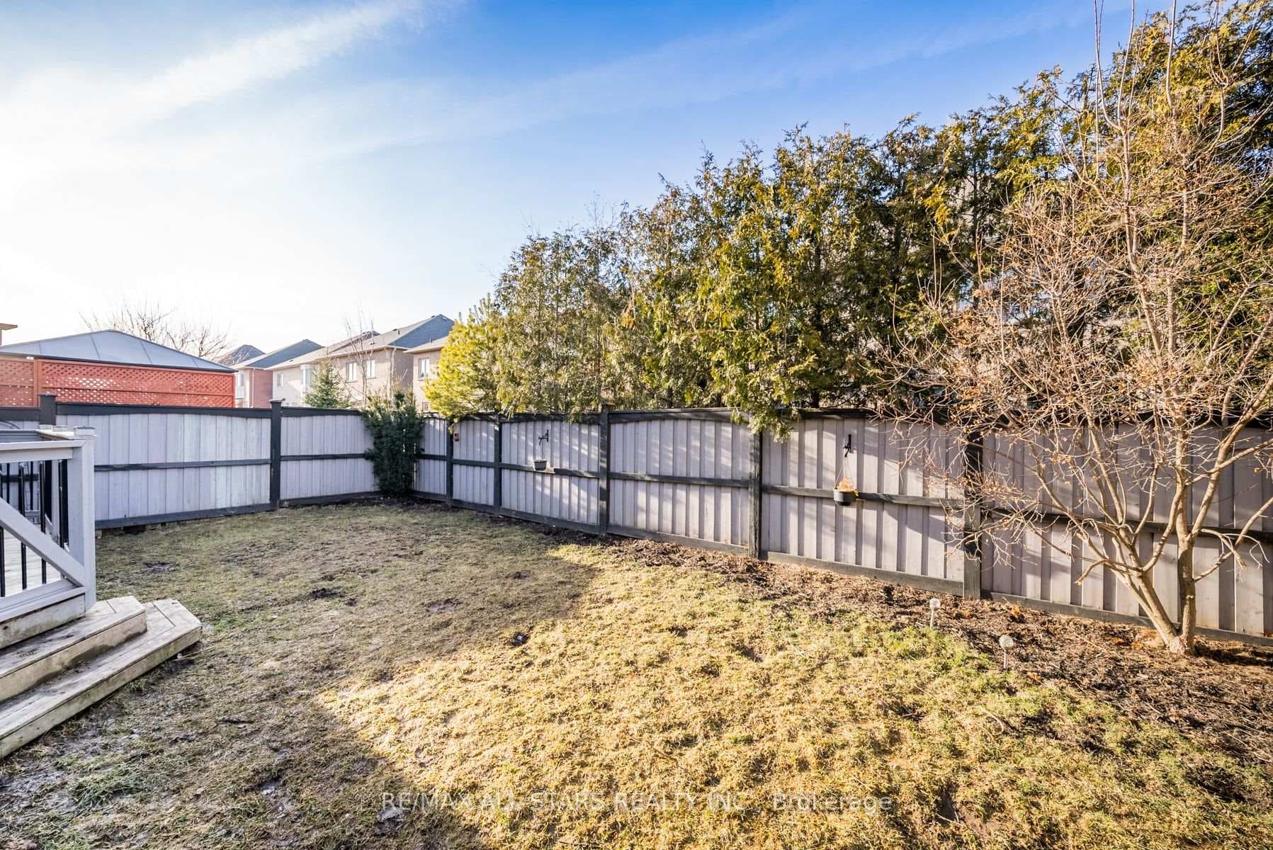 53 Maplebank Crescent photo 39