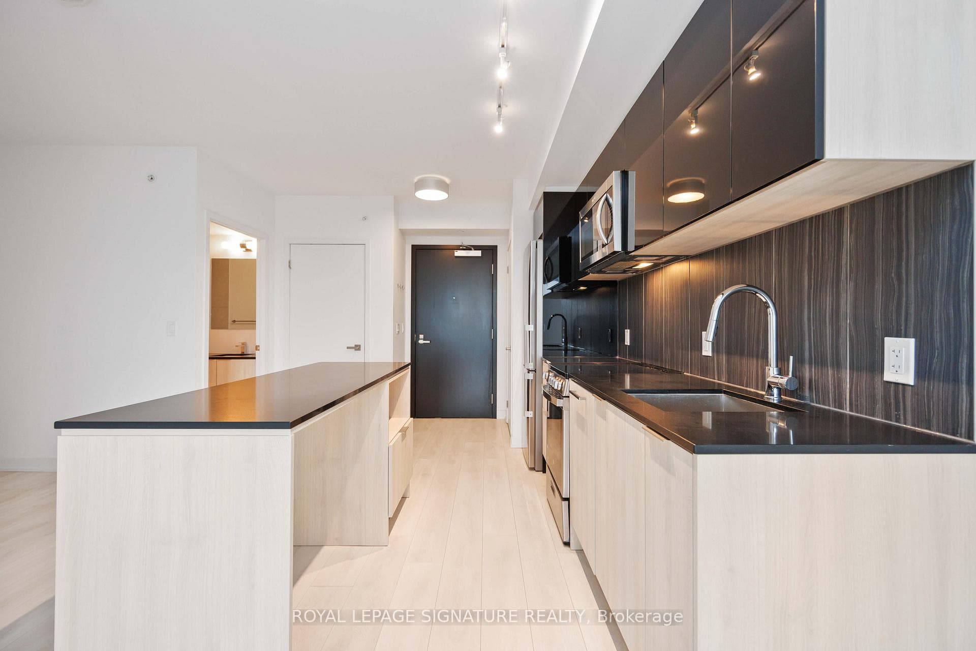31 Tippett Road Unit 332 photo 6