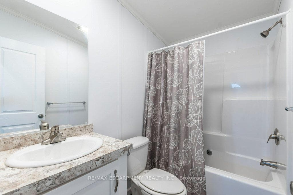 9 Hickory Hollow photo 20