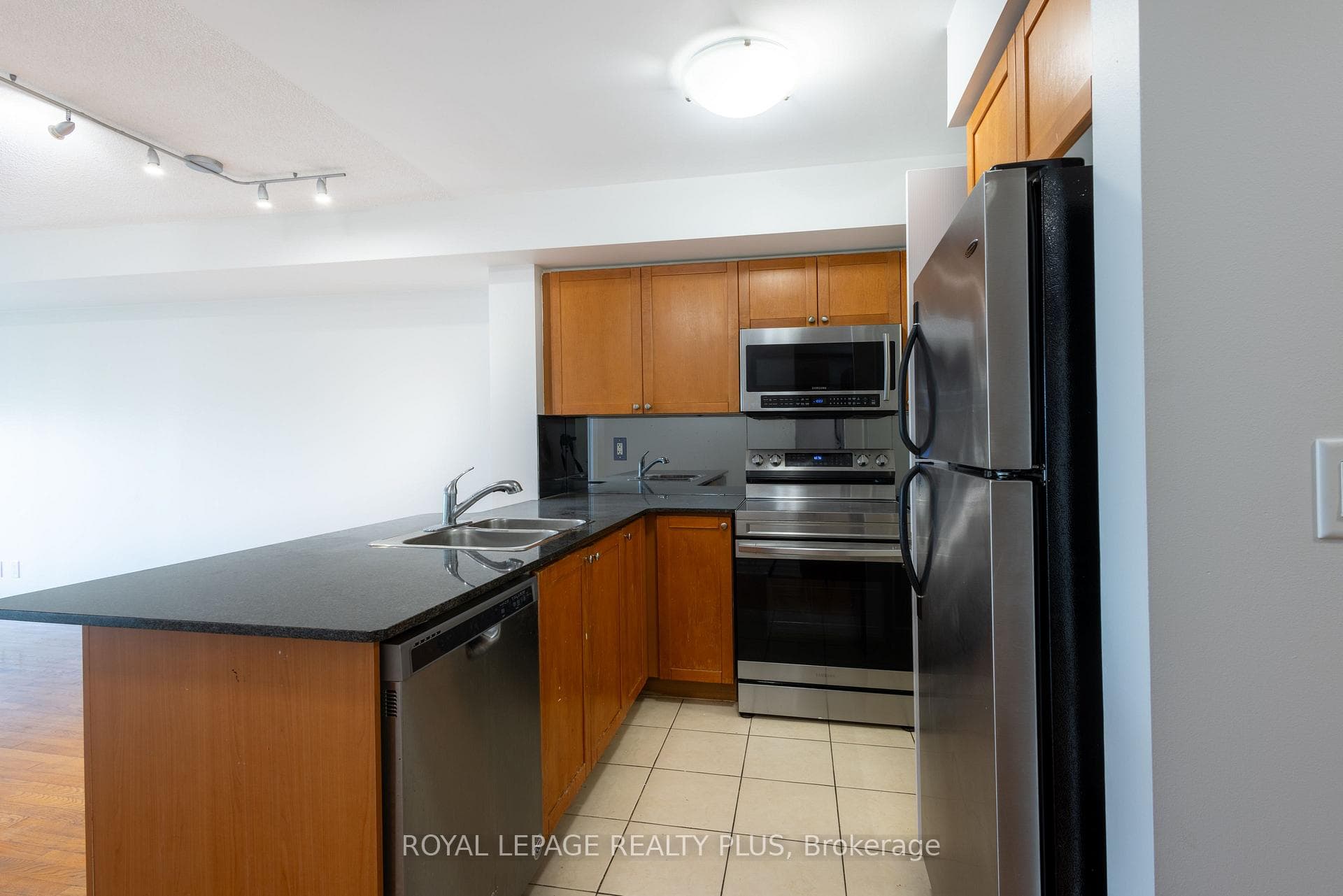 1 Elm Drive Unit 1204 photo 5