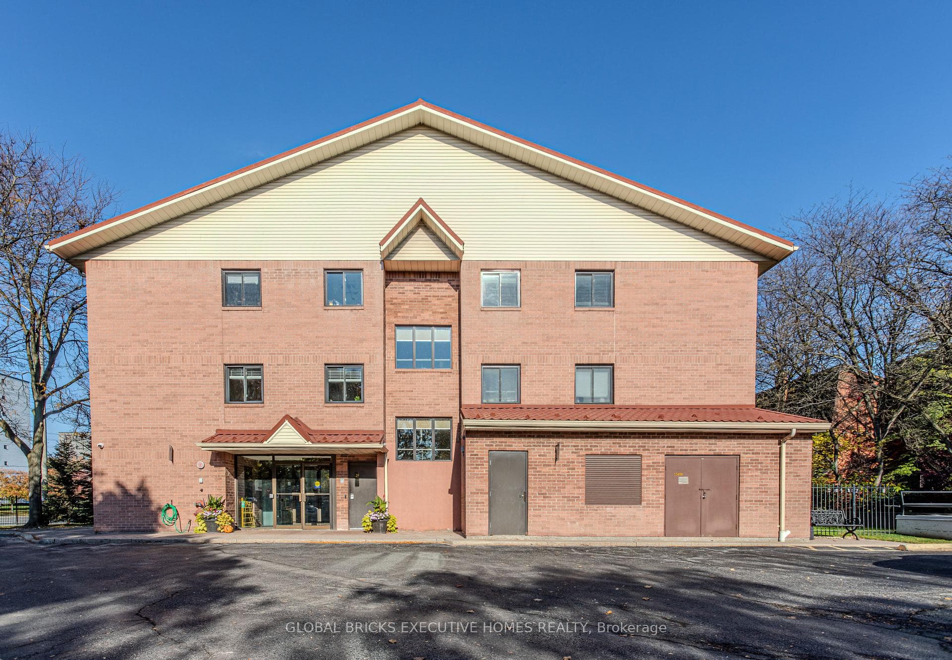 1275 Cornerbrook Place Unit 102 photo 1
