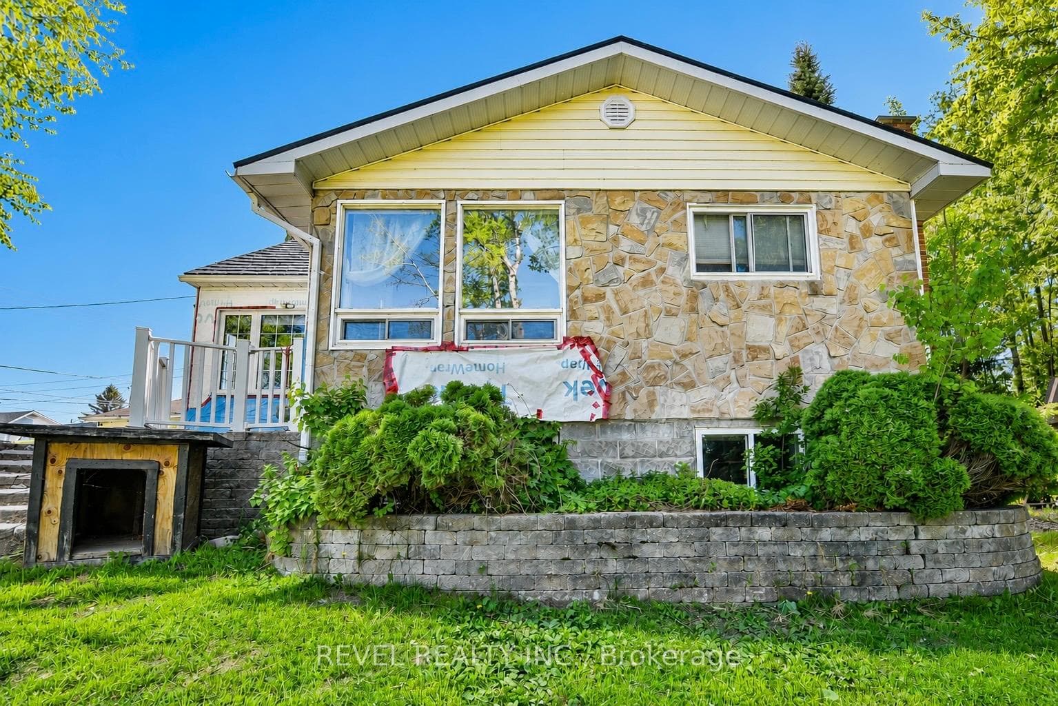 203 Dixon Street photo 2