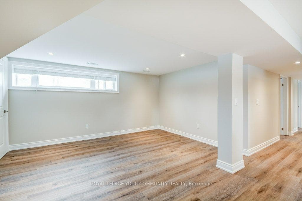241 Forde Crescent photo 9