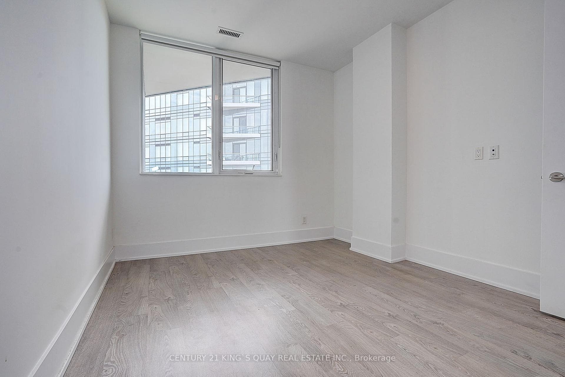 1 Edgewater Drive Unit Ph01 photo 12