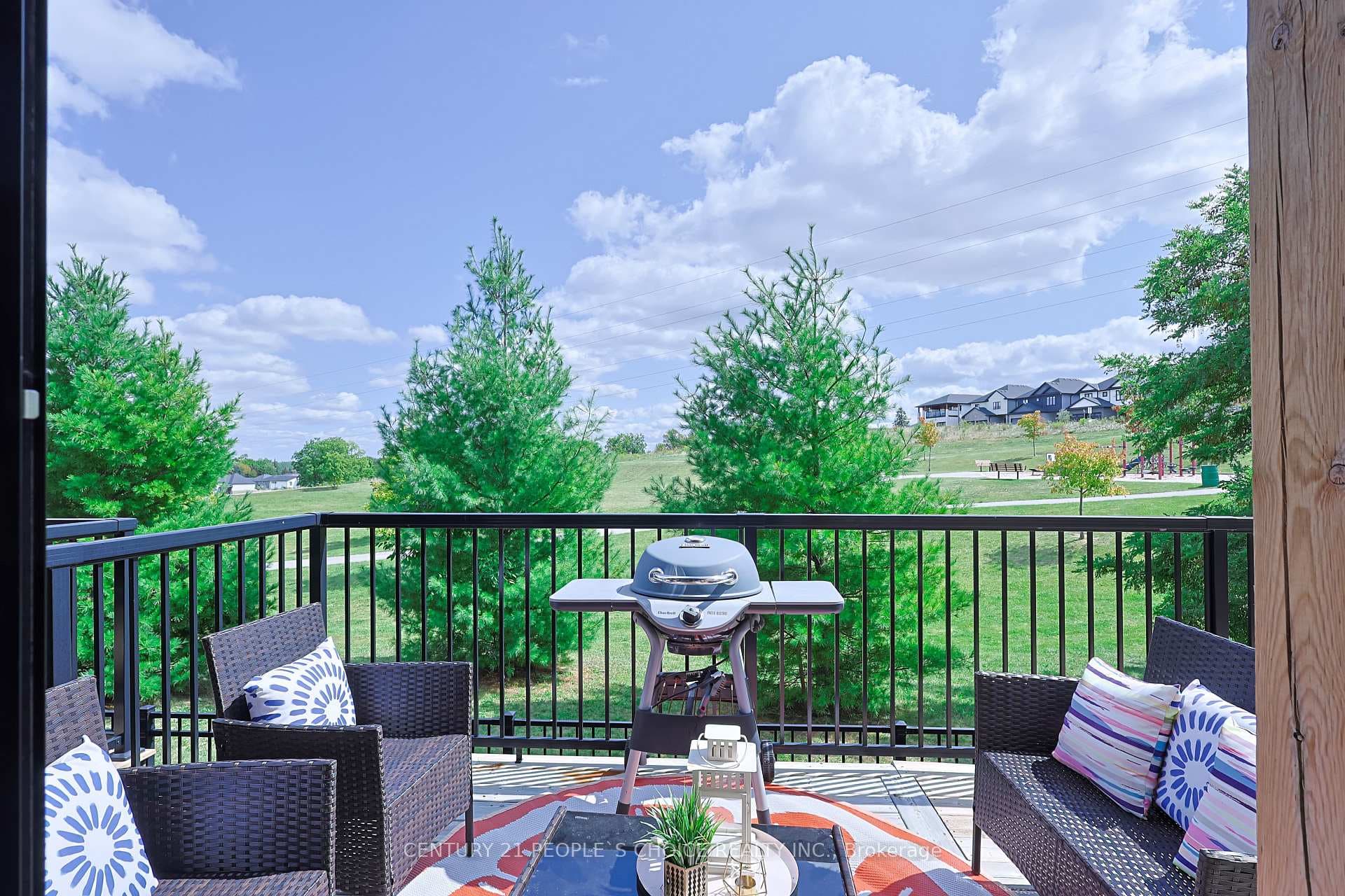 Huge Patio with gorgeous parkview