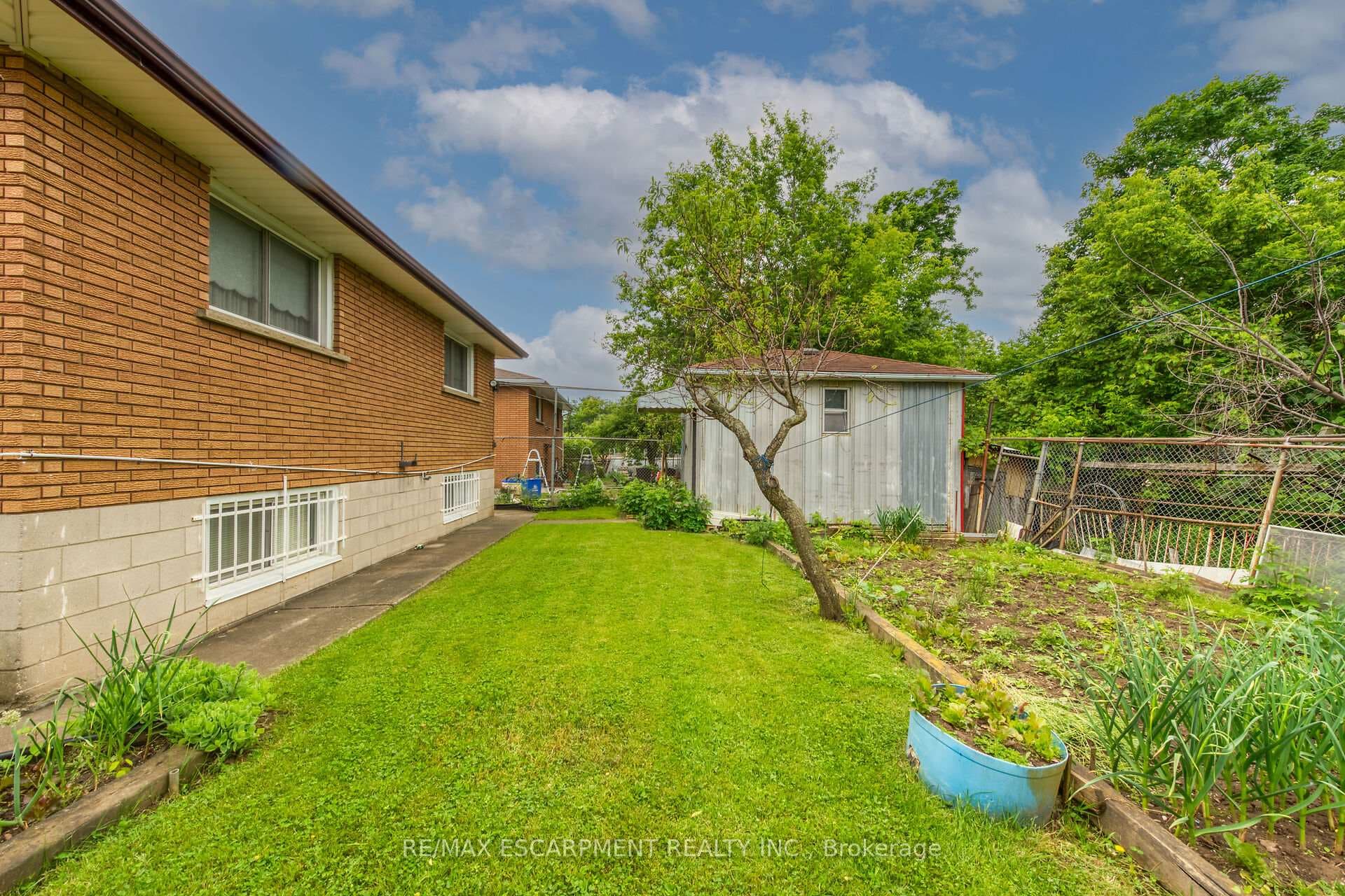 82 Bow Valley Drive photo 32
