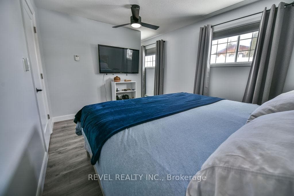 1301 Lozanne Crescent photo 16