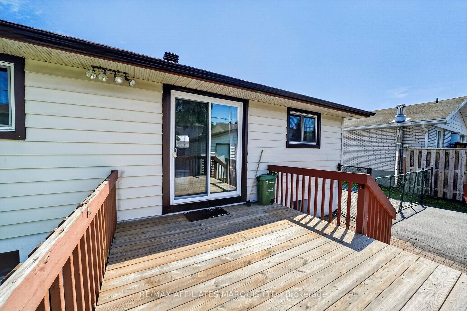 529 Anthony Street photo 38