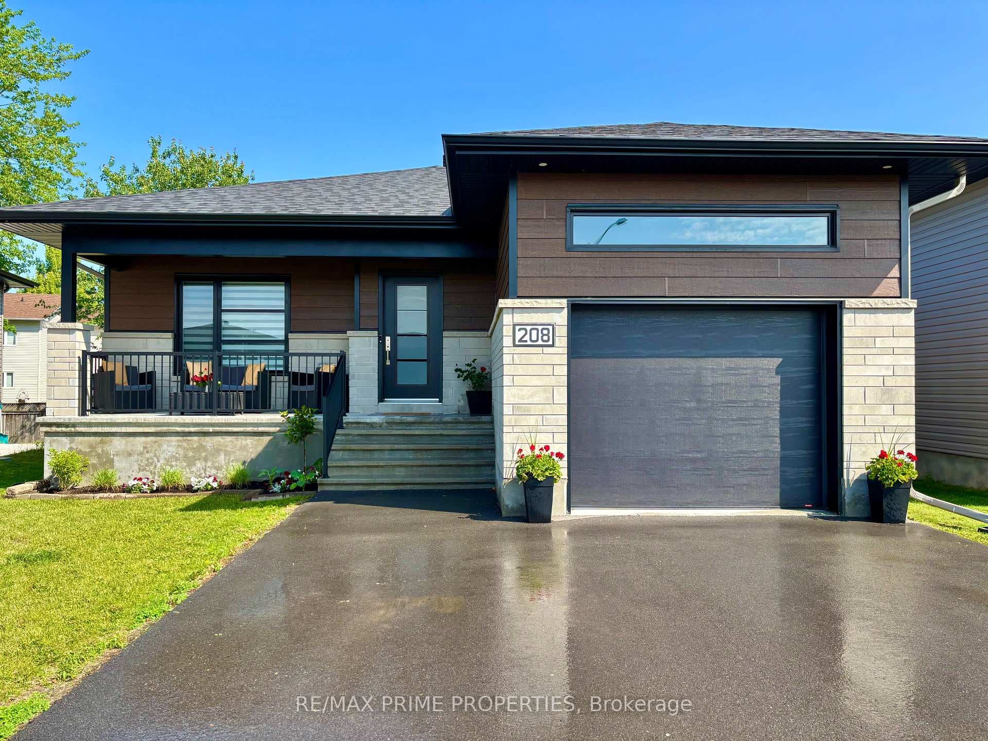 208 Filion Street photo 1