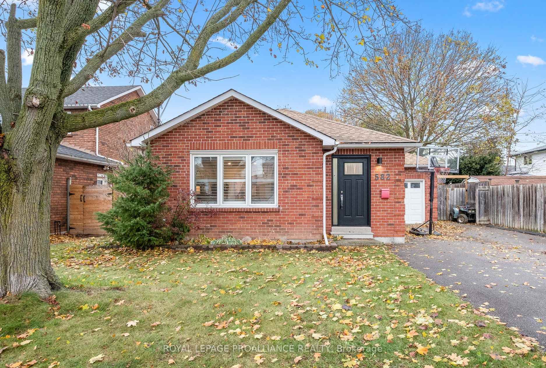 582 Carlisle Street photo 2