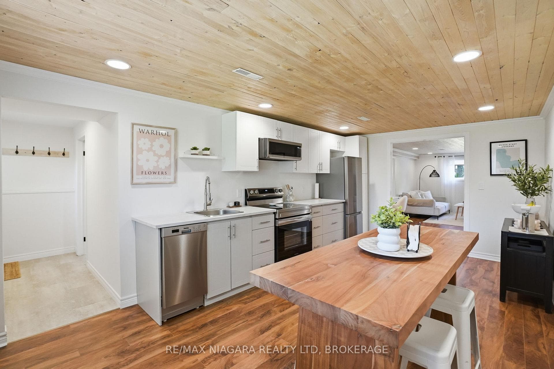 129 Elma Street photo 37