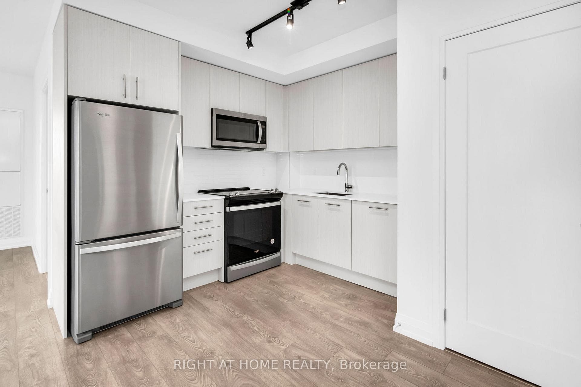 286 Main Street Unit 2501 photo 5