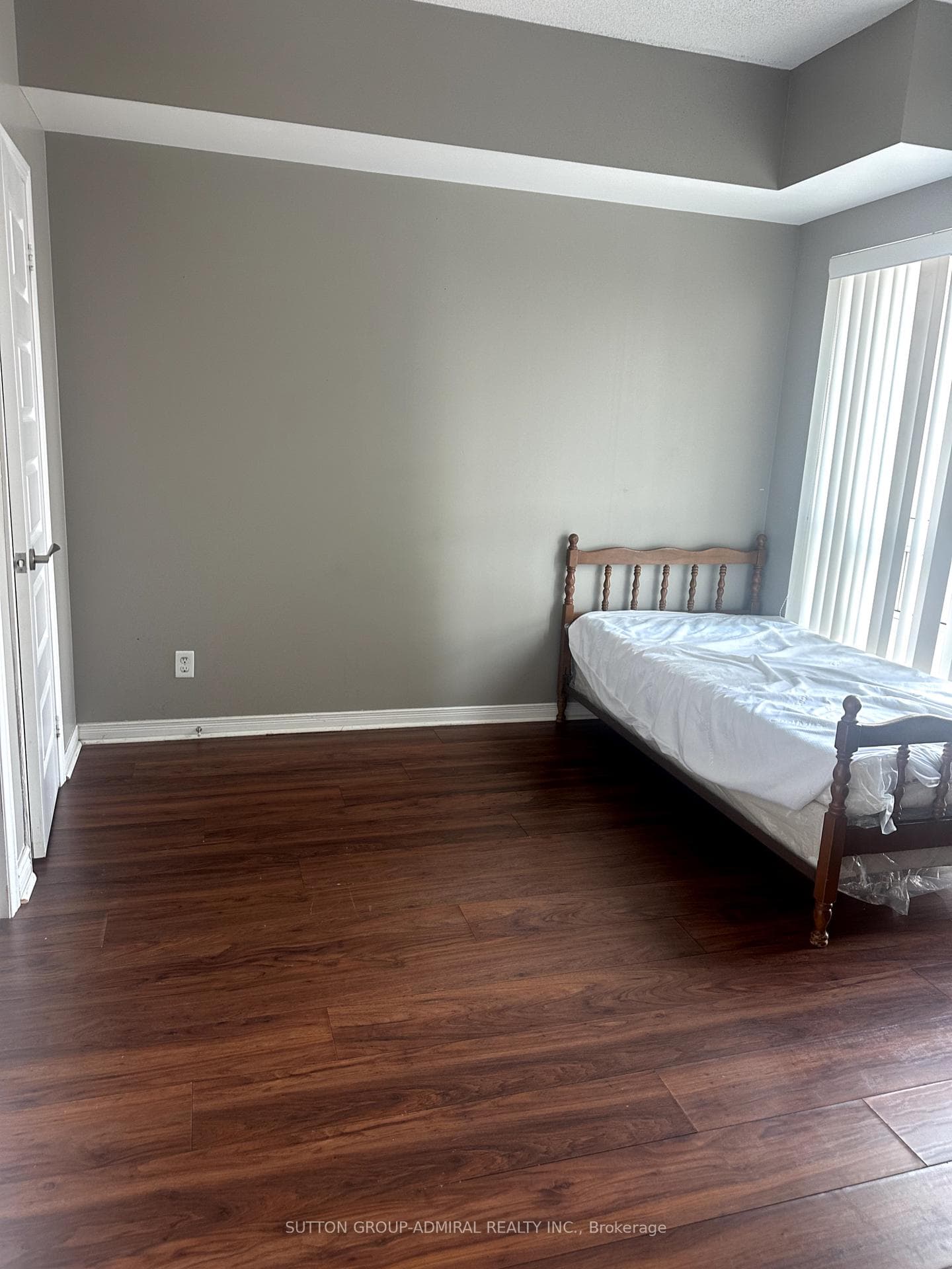 215 Queen Street Unit 1406 photo 9