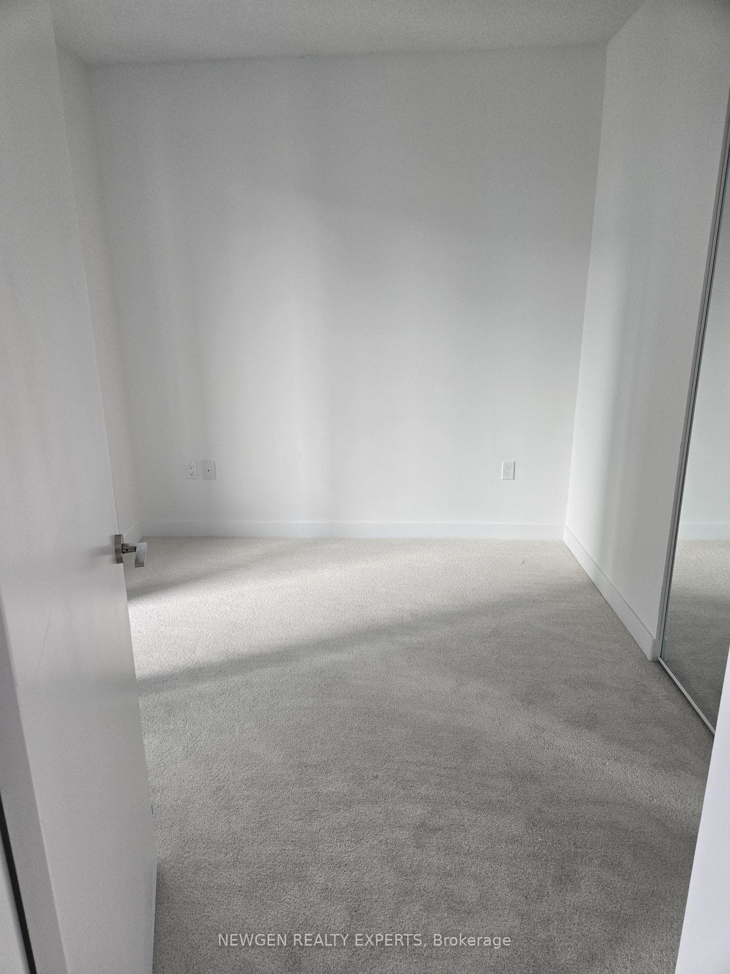 238 Simcoe Street Unit 1705 photo 7