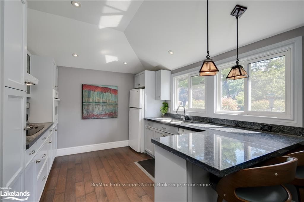 515 SARAH Street photo 4