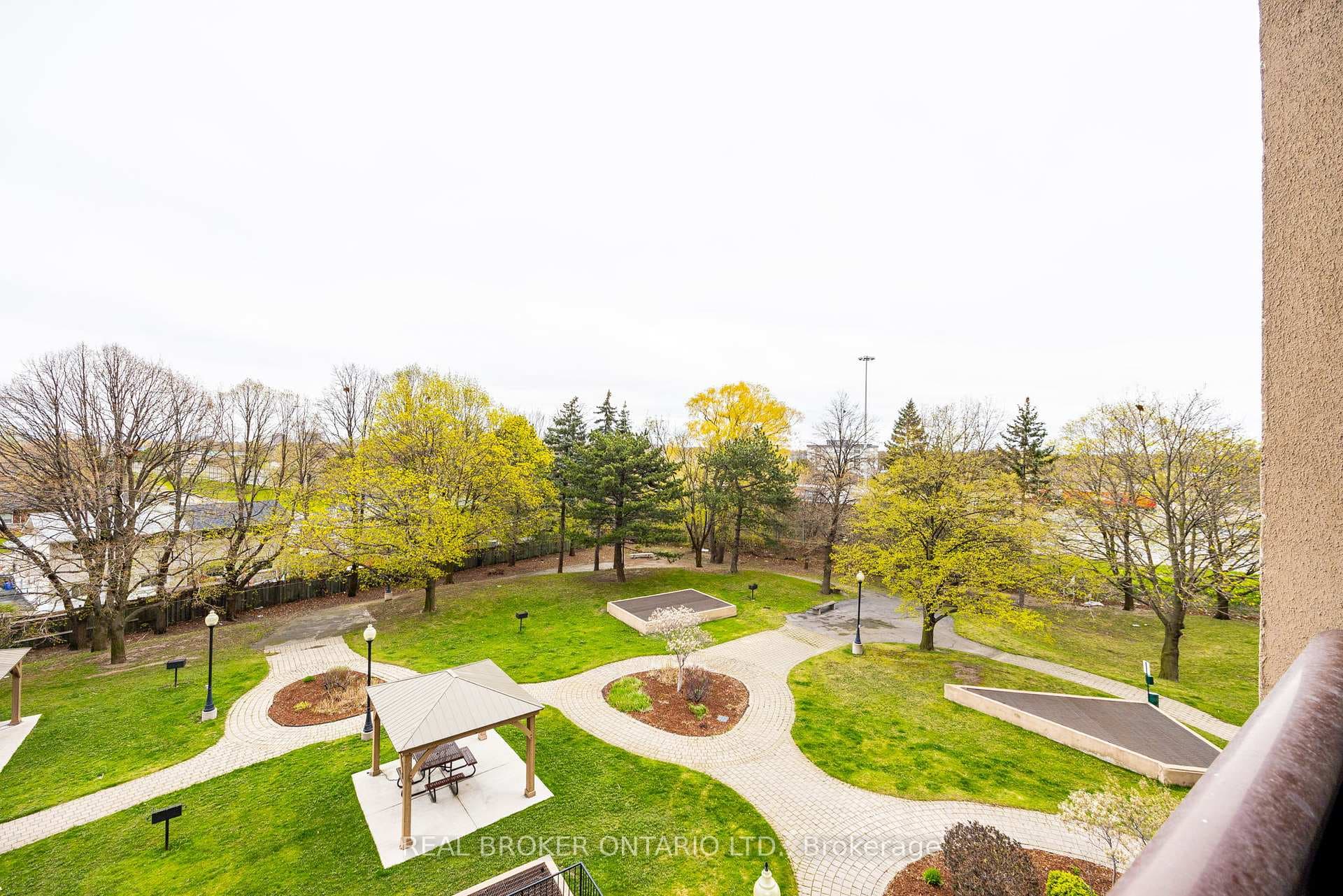Courtyard with Clear View