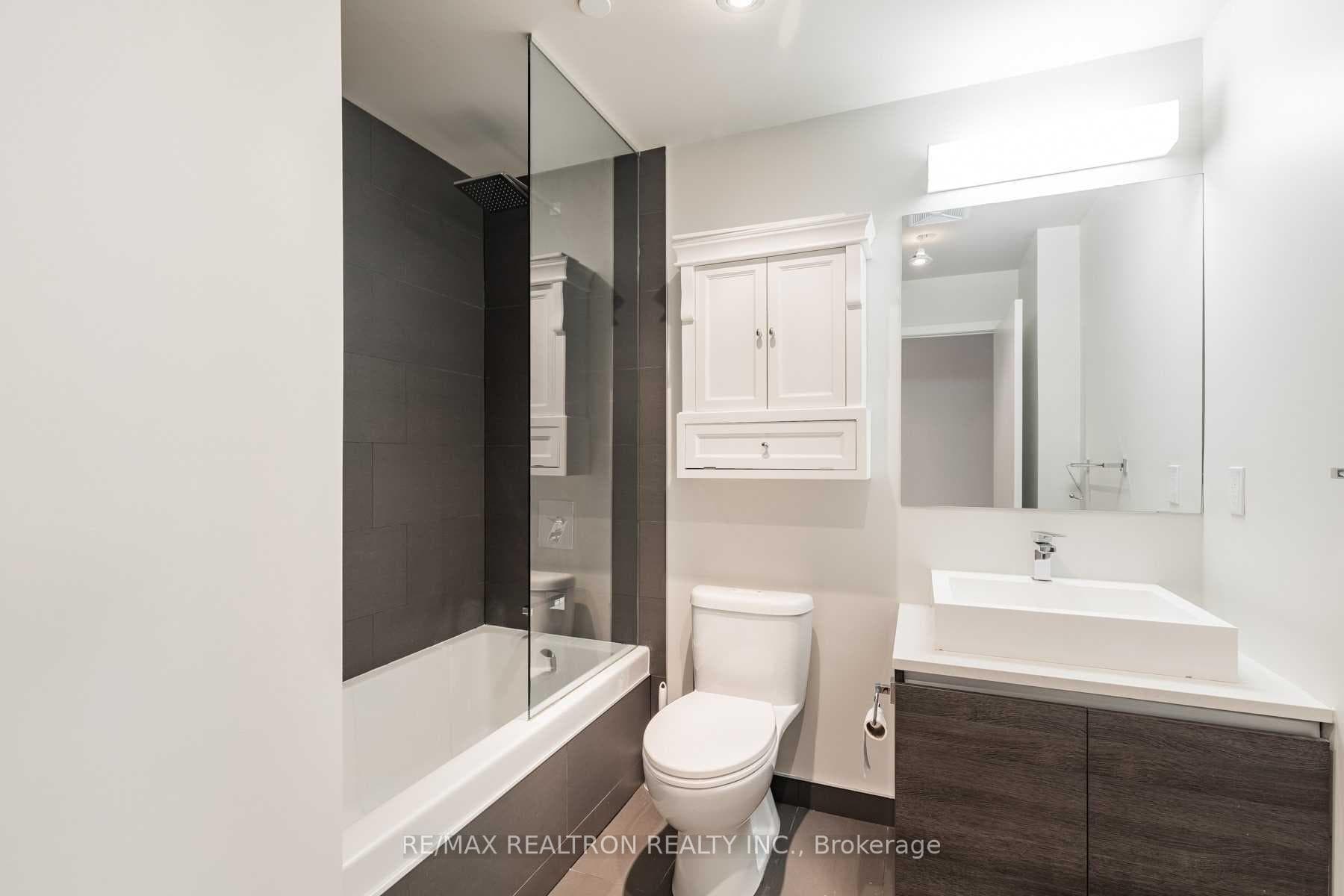111 Bathurst Street Unit 1010 photo 15