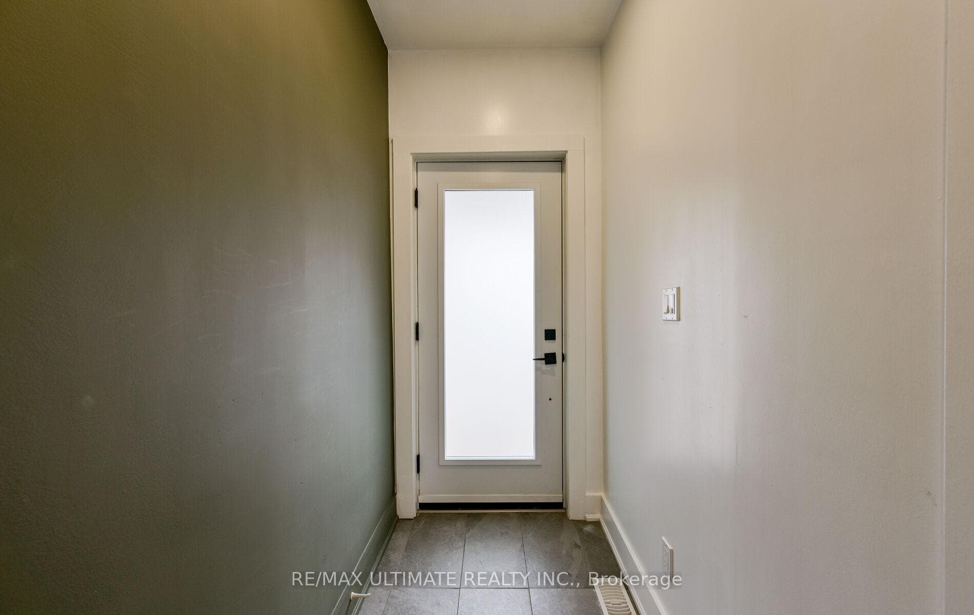 501A Carlaw Avenue Unit Main Floor photo 4