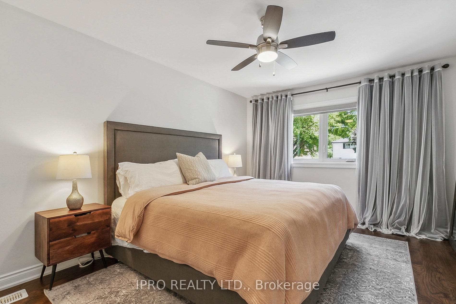 8 Sir Raymond Drive photo 15