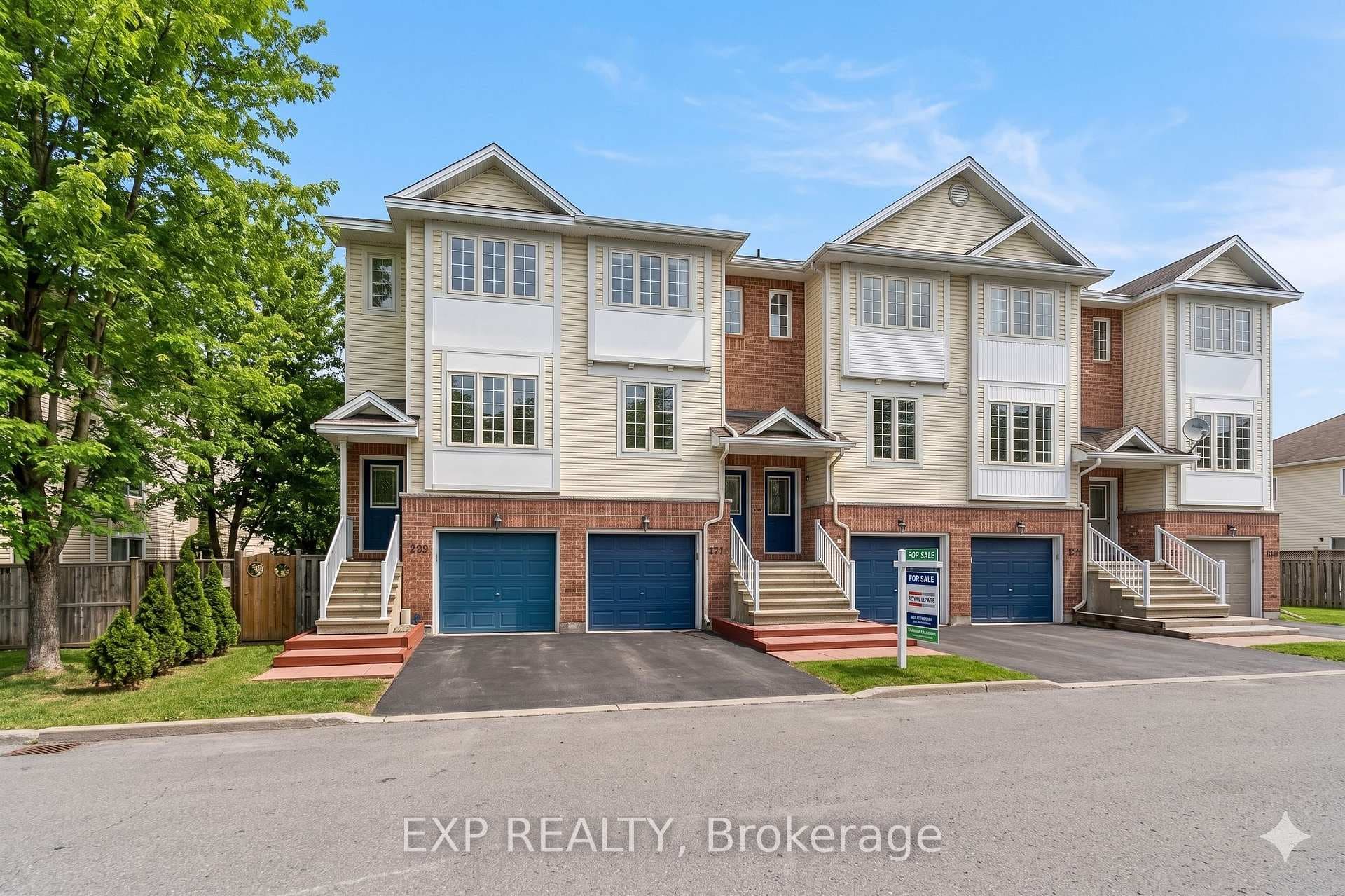 211 Gershwin Private photo 1