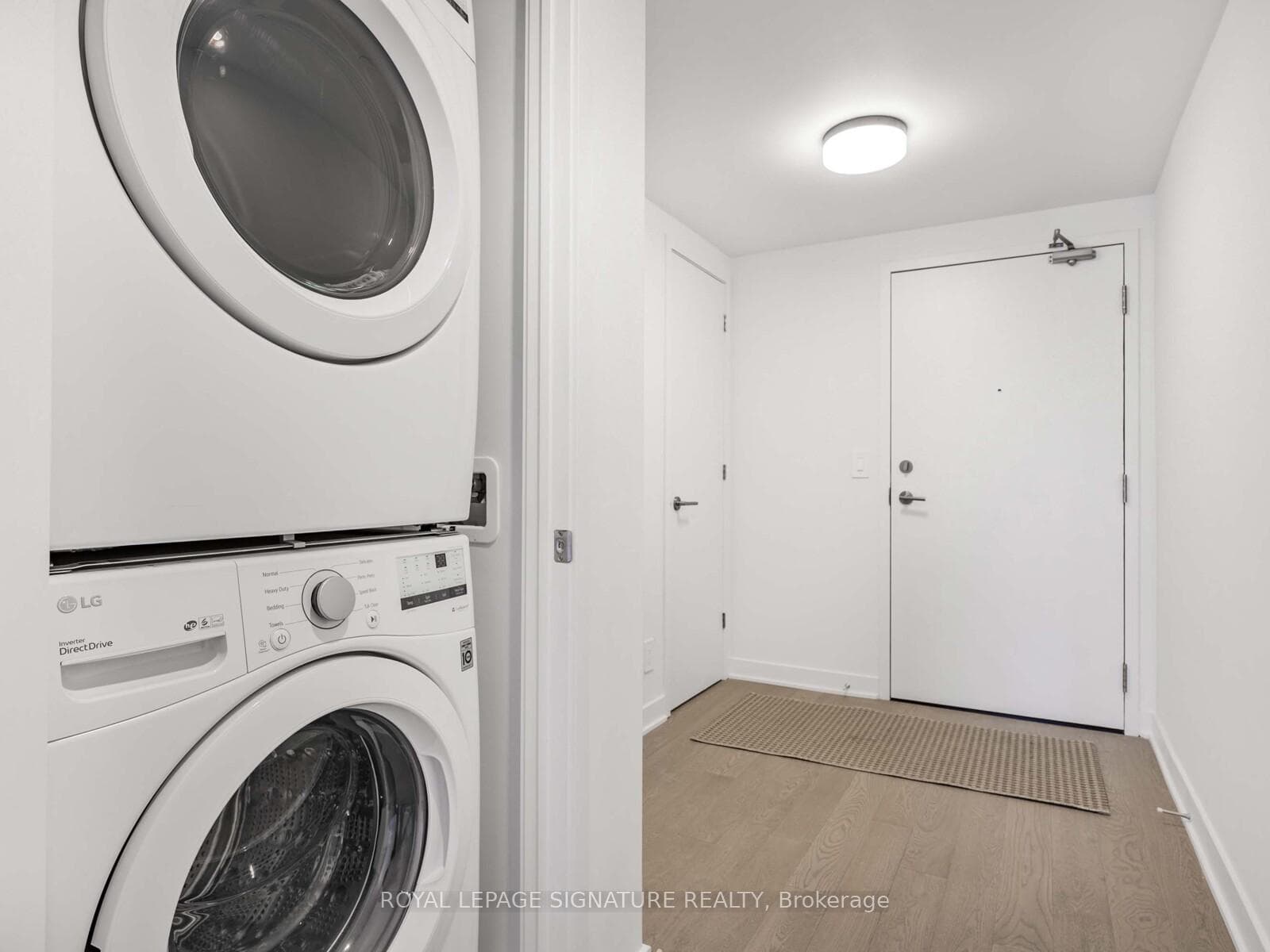 2720 Dundas Street Unit 303 photo 23