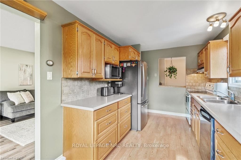 ceramic backsplash, deep pot drawers