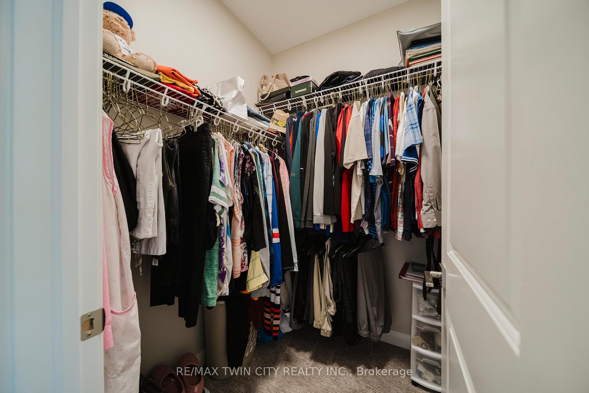 82 Rowe Avenue photo 26