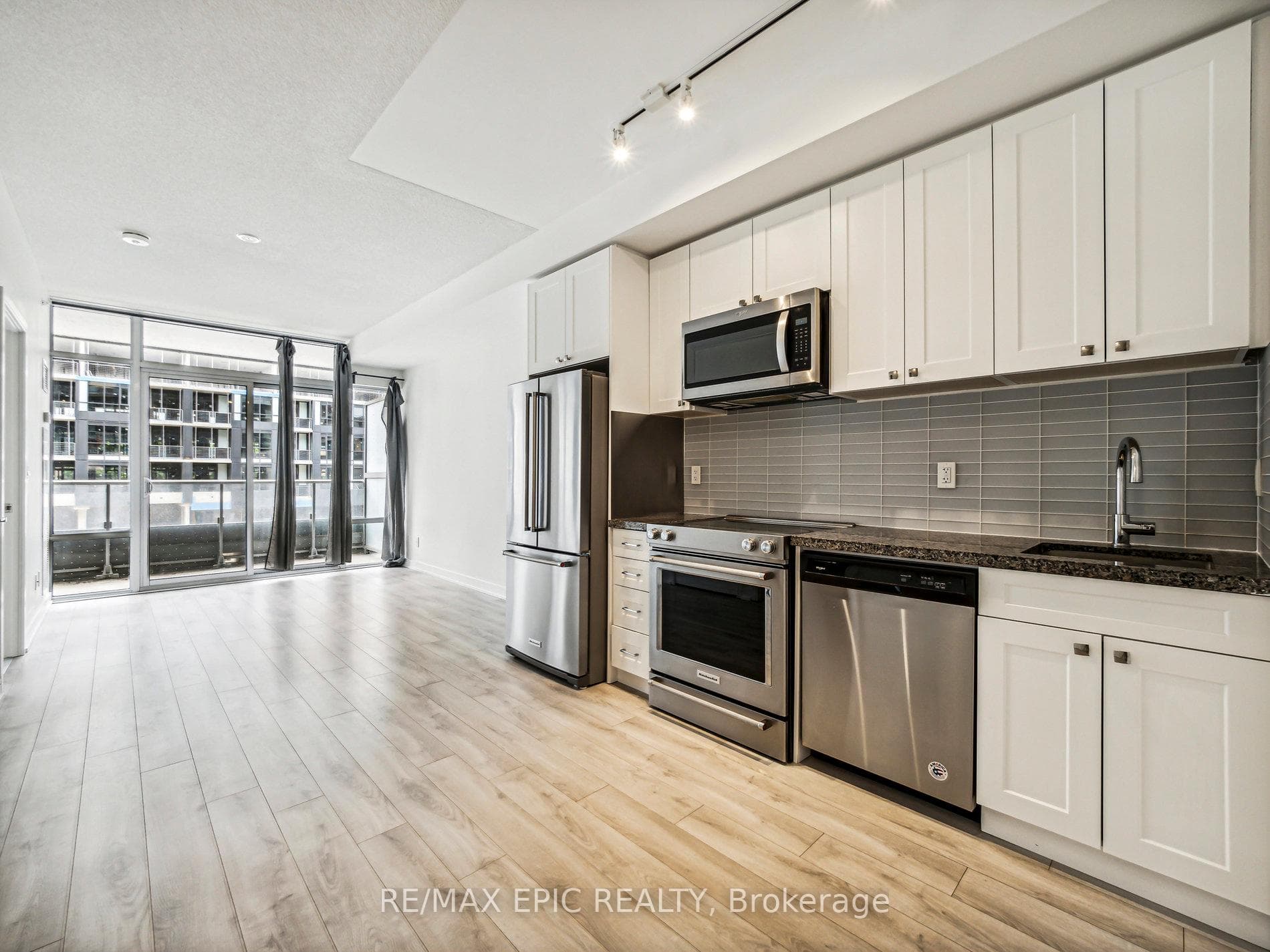 621 Sheppard Avenue Unit 301 photo 9