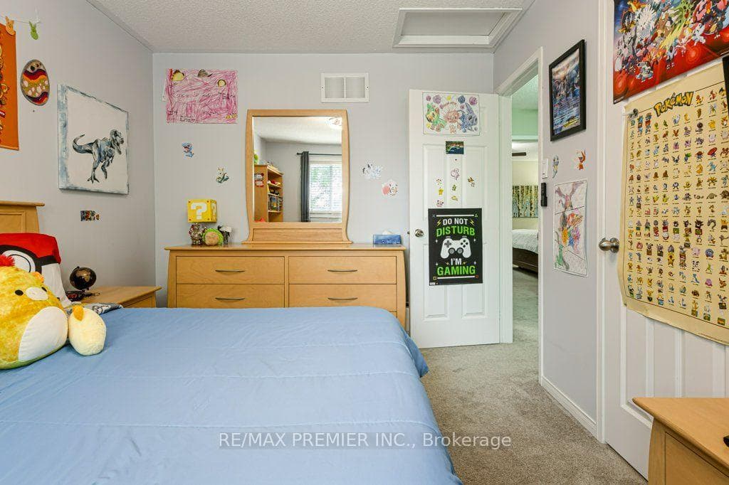 93 Kate Aitken Crescent photo 27
