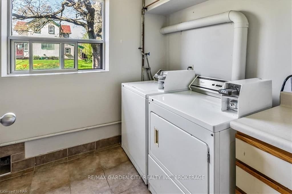 coin washer & dryer