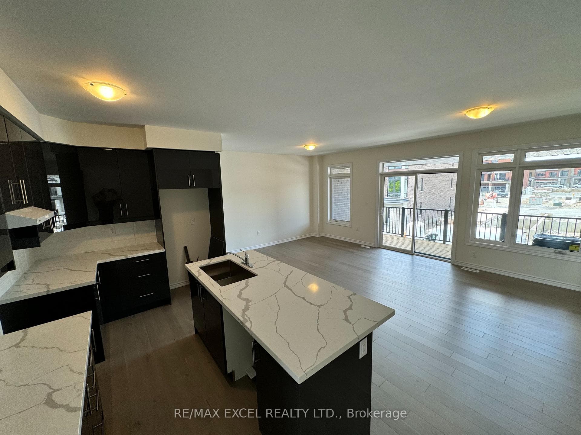 158 Blick Crescent photo 4