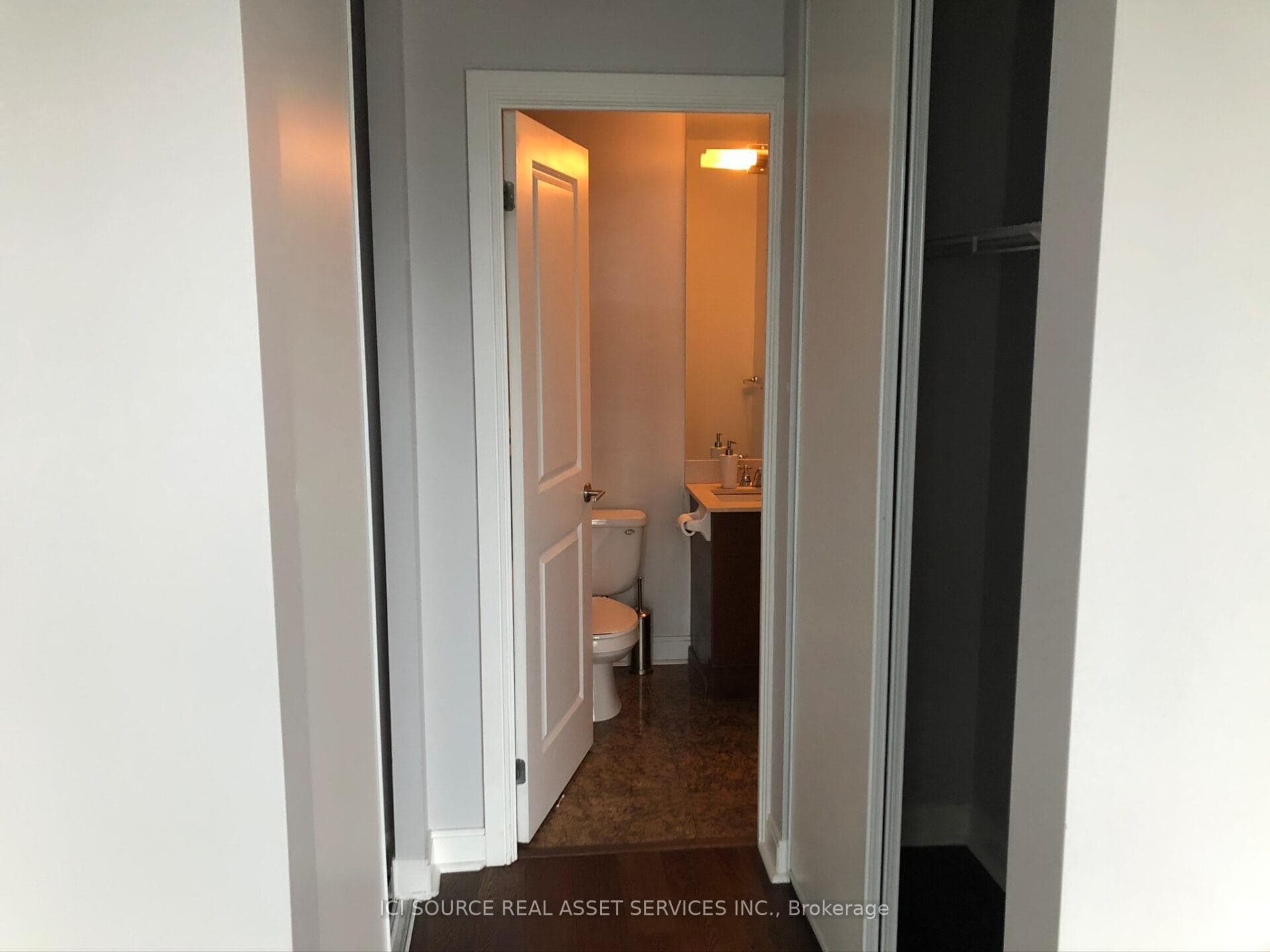 18 Yorkville Avenue Unit 2105 photo 6